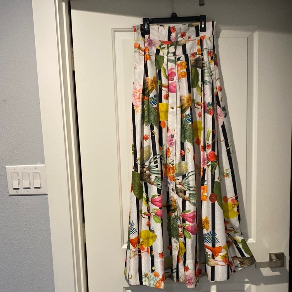 NWT Gracia Floral long Skirt - color flowers w/pleated waist top;material button